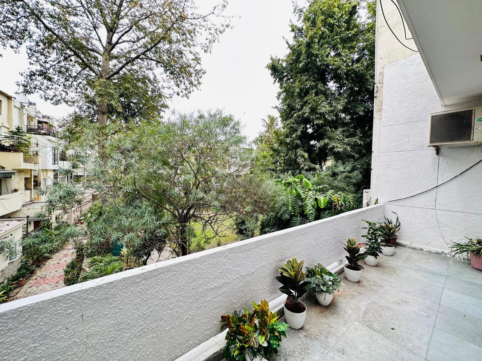 Grove Residency Hauz Khas New Delhi Couple Friendly Hotel Exterior photo